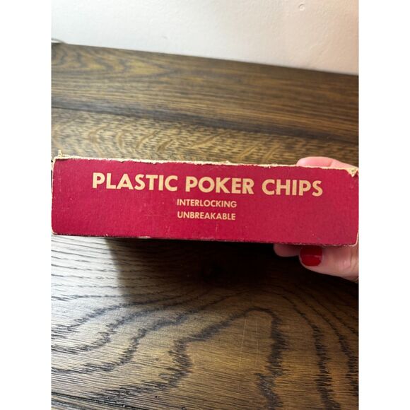 Complete set of vintage plastic poker chips in original box 100 chips. - Picture 5 of 7